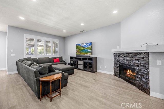 35511 Crest Meadow Drive, Wildomar CA: https://media.crmls.org/medias/5df159e0-6381-43a2-9d82-733fd26872a2.jpg