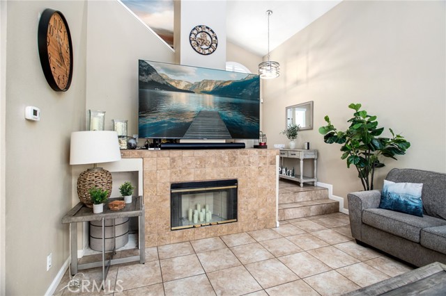 Detail Gallery Image 10 of 42 For 910 Pathfinder Way, Corona,  CA 92878 - 3 Beds | 2/1 Baths