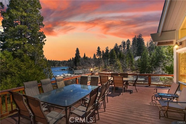 Detail Gallery Image 1 of 52 For 27513 W Shore Rd, Lake Arrowhead,  CA 92352 - 6 Beds | 4/1 Baths