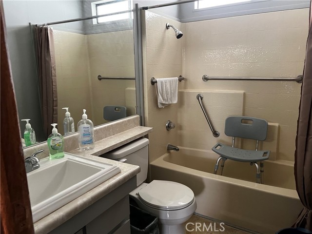 44725 St. Highway 74 Highway, Hemet CA: https://media.crmls.org/medias/5df3264a-95fe-4626-896d-31215865579e.jpg