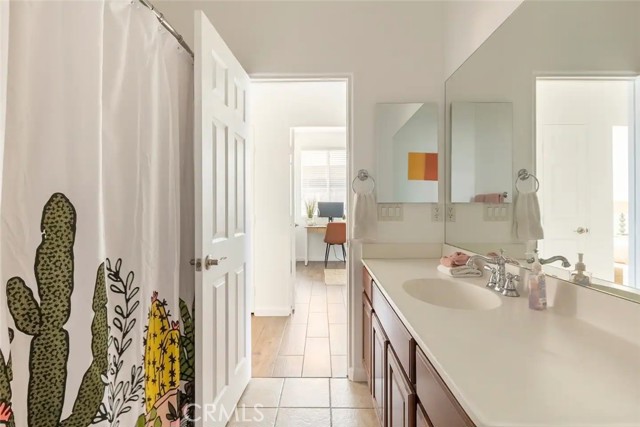 50157 Calle Tolosa, Coachella CA: https://media.crmls.org/medias/5df331ba-bab5-4939-a2f2-e5593bdef117.jpg