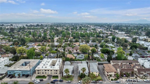 6862 Hazeltine Avenue, Van Nuys CA: https://media.crmls.org/medias/5df363c2-89ec-4336-8fdc-f8bcac0cd1b8.jpg