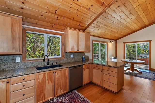 Detail Gallery Image 4 of 42 For 32765 Cougar, Arrowbear,  CA 92382 - 3 Beds | 1 Baths