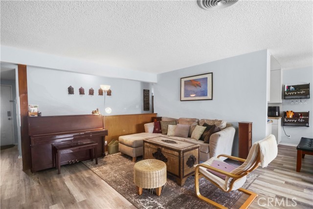 12844 Elkwood Street, North Hollywood CA: https://media.crmls.org/medias/5df58d51-e77d-4315-b48b-63e1739fdfe3.jpg