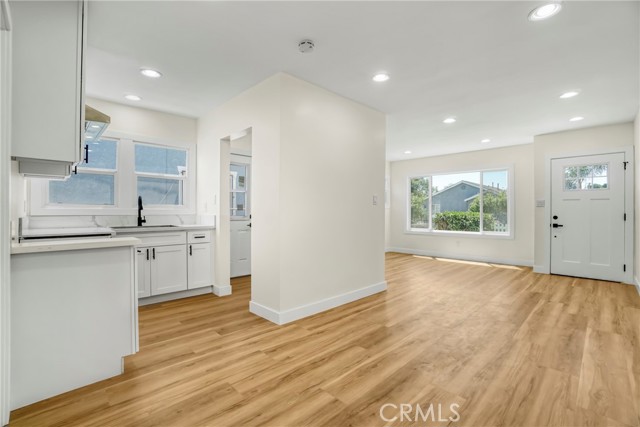 200 N Willow Avenue, Compton CA: https://media.crmls.org/medias/5df63887-990c-4de2-9be6-a018274b8c4e.jpg