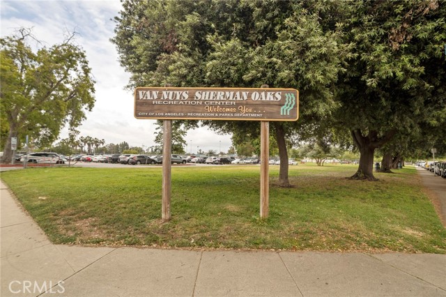 4915 Tyrone Avenue, Sherman Oaks CA: https://media.crmls.org/medias/5df697b8-e0c1-45c1-bdb0-aa06b0fda471.jpg