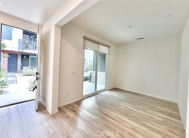 150 Unity, Irvine CA: https://media.crmls.org/medias/5df73169-4d48-4fc2-8d4a-b36b670c38cb.jpg