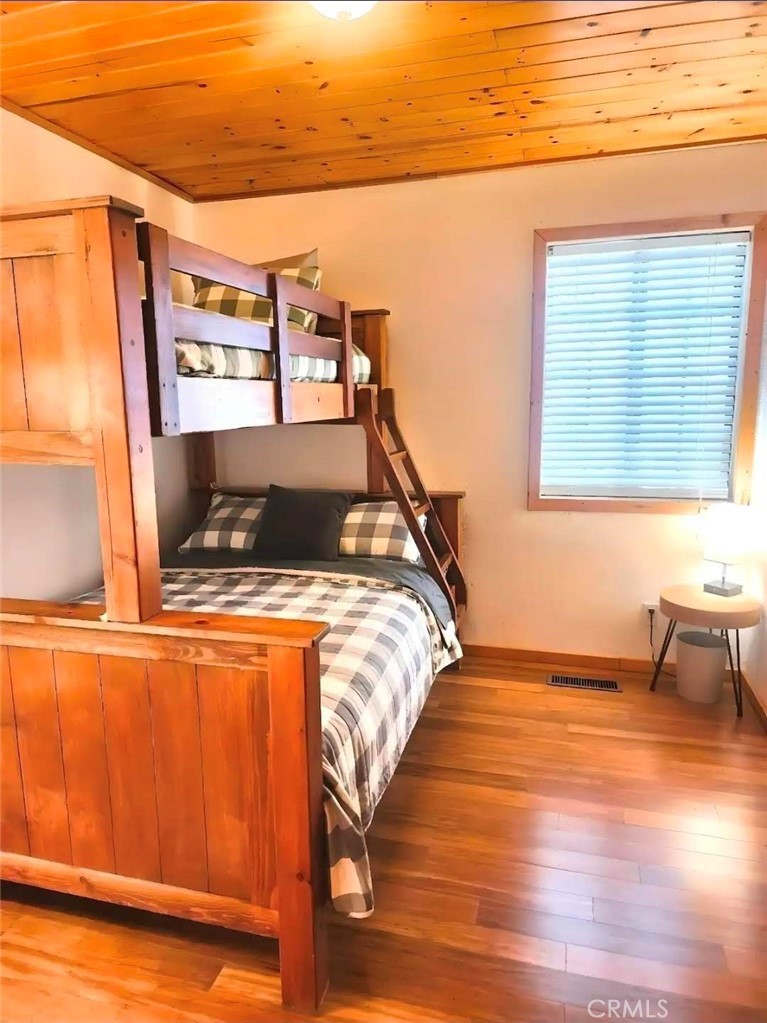 https://media.crmls.org/medias/5df7ae81-bd27-4d66-892c-fe35309b3fed.jpg?preset=X-Large