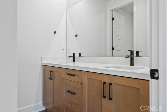 30105 Hillside Place, Castaic CA: https://media.crmls.org/medias/5df7cda9-8f44-4199-9838-e22d87868282.jpg