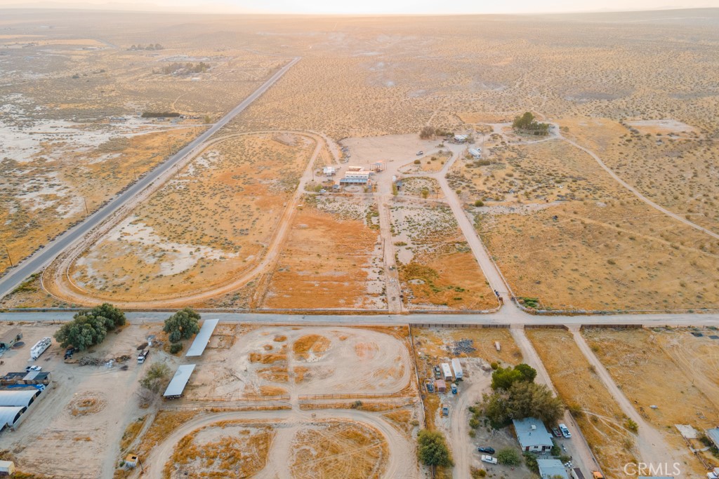 https://media.crmls.org/medias/5df80fc5-3439-493e-805c-728daf341bf9.jpg?preset=X-Large