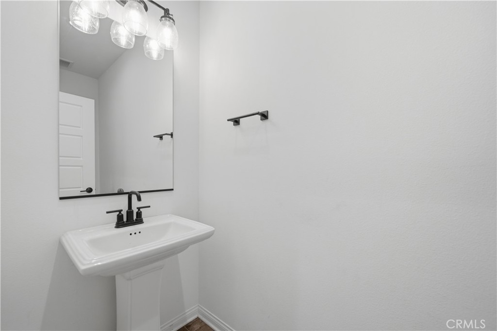 https://media.crmls.org/medias/5df82818-cbd8-437a-94ba-5fa5673e543c.jpg?preset=X-Large