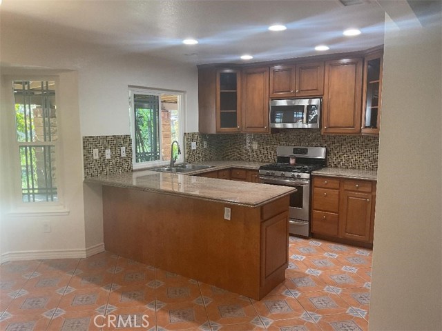 Detail Gallery Image 8 of 37 For 8234 Stonewood, Jurupa Valley,  CA 92509 - 3 Beds | 2 Baths