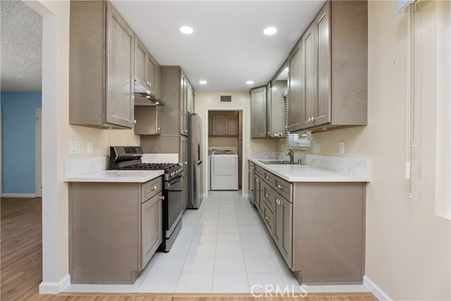 11747 Hollyview Drive, La Mirada CA: https://media.crmls.org/medias/5df84f99-39c4-4da5-b4b8-f935d38a6c67.jpg