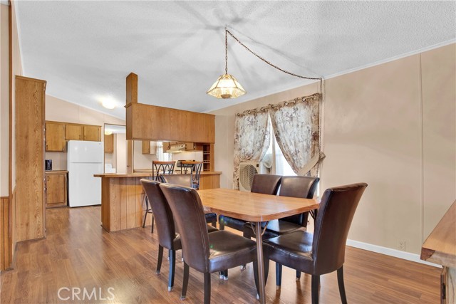 350 S Willow Avenue, Rialto CA: https://media.crmls.org/medias/5df8e2e0-310c-4a49-8340-b0f3a719cd83.jpg