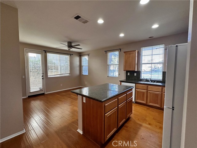 Detail Gallery Image 5 of 28 For 23327 Clearwater, Valencia,  CA 91355 - 4 Beds | 3 Baths