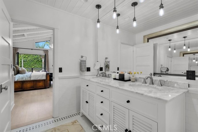 1012 10th Street, Manhattan Beach CA: https://media.crmls.org/medias/5df9c8d7-8fa4-4857-a3f5-ac24fa267278.jpg
