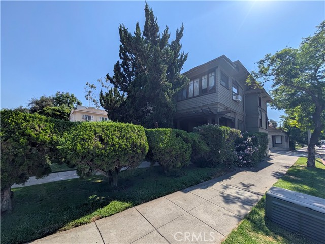 325 S Los Robles Avenue, Pasadena CA: https://media.crmls.org/medias/5df9fba8-9503-43e2-aa0c-ef46a909f133.jpg