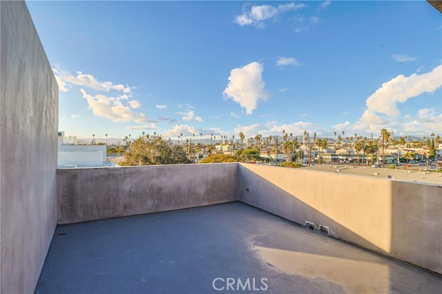 Detail Gallery Image 21 of 22 For 1704 S Redondo Bld, Los Angeles,  CA 90019 - 4 Beds | 4 Baths
