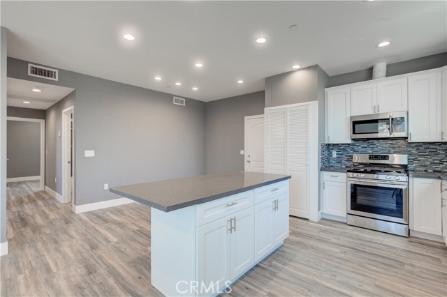 3626 S Cimarron Street, Los Angeles CA: https://media.crmls.org/medias/5dfb1607-f212-42a4-a420-a21b00622ef6.jpg
