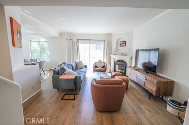 Detail Gallery Image 6 of 29 For 4970 Kester Ave #11,  Sherman Oaks,  CA 91403 - 2 Beds | 2/1 Baths