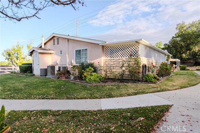 Detail Gallery Image 1 of 50 For 19204 Avenue of the Oaks #E,  Newhall,  CA 91321 - 2 Beds | 2 Baths