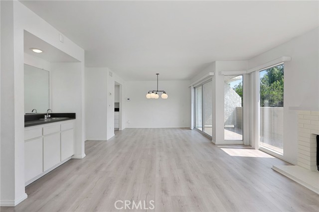 Detail Gallery Image 6 of 14 For 11818 Moorpark St #X,  Studio City,  CA 91604 - 2 Beds | 2/1 Baths