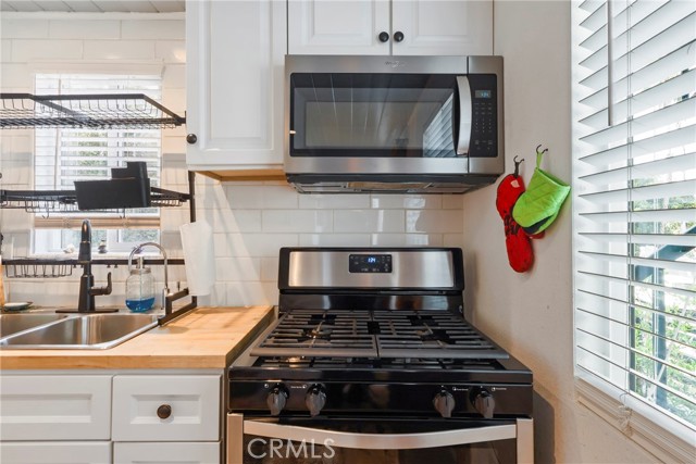 Detail Gallery Image 4 of 32 For 10799 Sherman Grove Ave #82,  Sunland,  CA 91040 - 1 Beds | 1 Baths