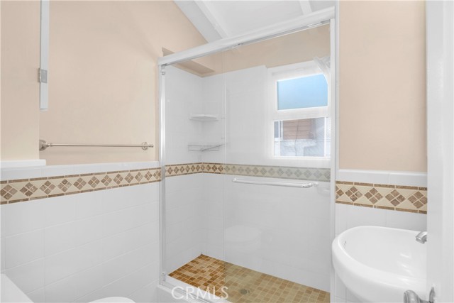 220 Cliff Drive, Laguna Beach CA: https://media.crmls.org/medias/5dfdb3e2-8286-4538-9a82-6e64deb3df83.jpg