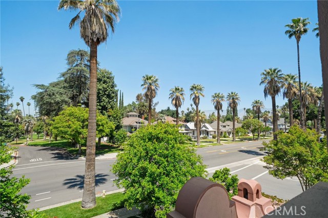 405 W Olive Avenue, Redlands CA: https://media.crmls.org/medias/5dfdbf25-c77a-4c8c-98a4-30ca0c2363e9.jpg