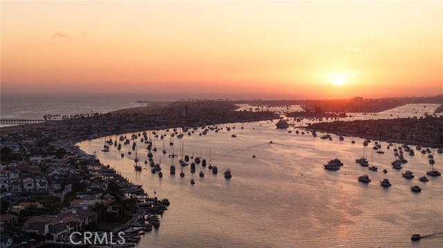 303 Goldenrod Avenue, Corona del Mar CA: https://media.crmls.org/medias/5dfe0607-e23b-4d38-a746-7a9dd19dba70.jpg