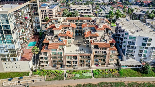 555 Esplanade, Redondo Beach CA: https://media.crmls.org/medias/5dfee9c8-a66c-47e4-a796-a7769d3a5d38.jpg