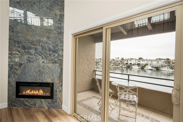 17110 Bluewater Lane, Huntington Beach CA: https://media.crmls.org/medias/5dfefb8c-fa6e-4e45-8f16-c95292970818.jpg