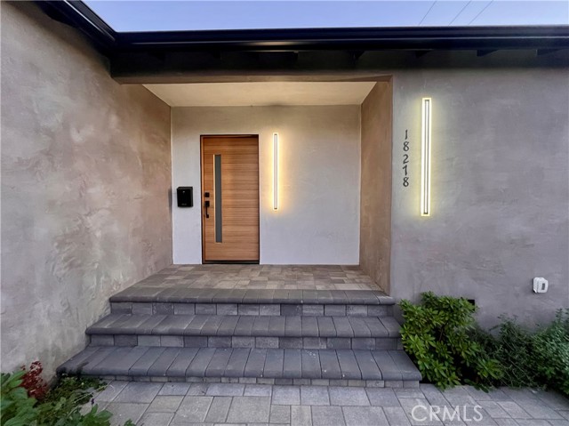 Detail Gallery Image 7 of 23 For 18728 Runnymede St, Reseda,  CA 91335 - 3 Beds | 4 Baths