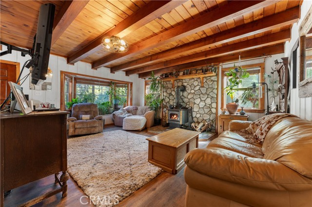 Detail Gallery Image 7 of 30 For 406 Forest Ln, Crestline,  CA 92325 - 3 Beds | 2 Baths