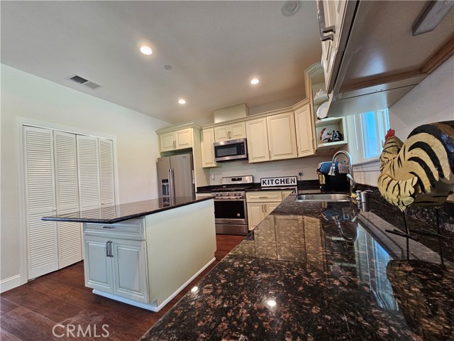 Detail Gallery Image 10 of 34 For 19240 Meadow Ct, Hidden Valley Lake,  CA 95467 - 3 Beds | 2 Baths