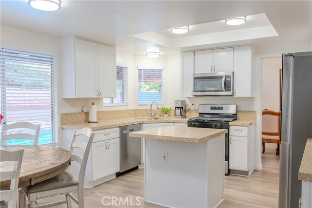 573 Hamilton Drive, Corona CA: https://media.crmls.org/medias/5dffbc19-6a48-4ca9-82ee-32c7c1787ea3.jpg