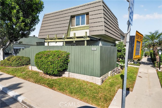 2 Bed Home for Sale in Costa Mesa, California