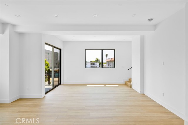 Detail Gallery Image 10 of 33 For 4827 Oakwood Ave, Los Angeles,  CA 90004 - 5 Beds | 3 Baths