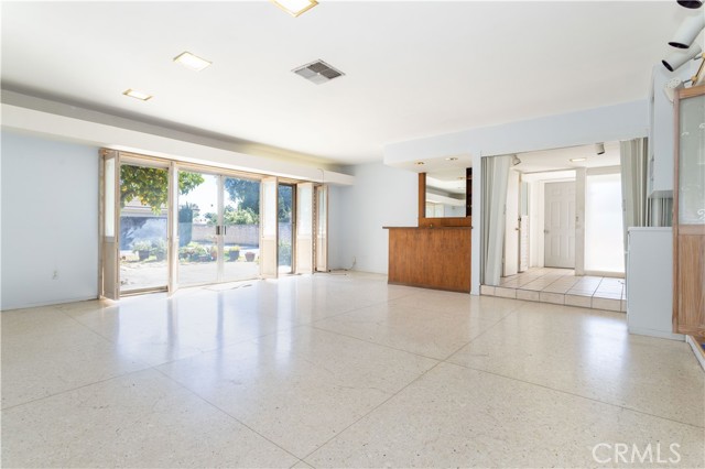 Detail Gallery Image 15 of 74 For 9826 Columbus, North Hills,  CA 91343 - 7 Beds | 5/1 Baths