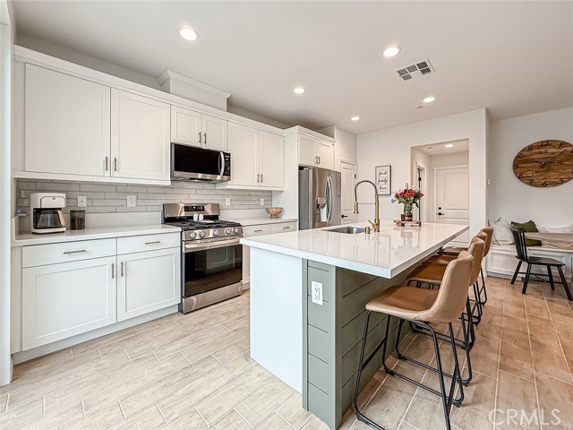 Detail Gallery Image 18 of 73 For 246 San Miguel Island Dr, Camarillo,  CA 93012 - 4 Beds | 2/1 Baths