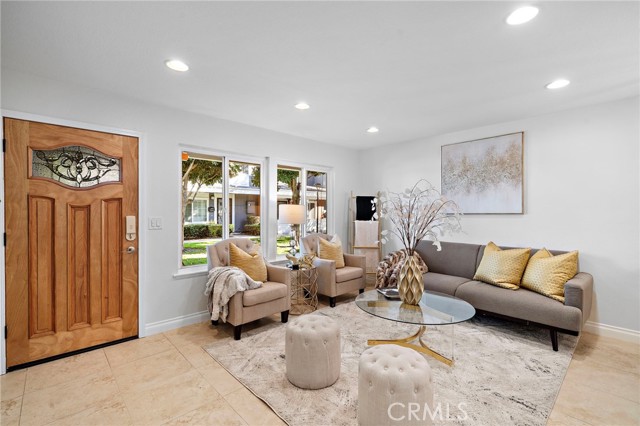 Detail Gallery Image 3 of 26 For 2338 Bunker Hill, Costa Mesa,  CA 92626 - 3 Beds | 2 Baths