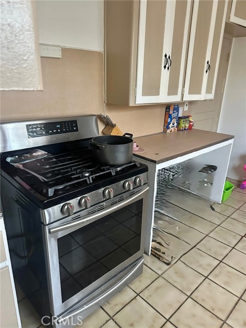 Detail Gallery Image 6 of 15 For 241 S Kern Ave, Los Angeles,  CA 90022 - – Beds | – Baths