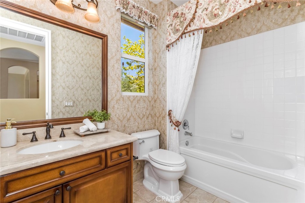 https://media.crmls.org/medias/5e06977c-29d0-486e-b6d8-9996e33dfabf.jpg?preset=X-Large