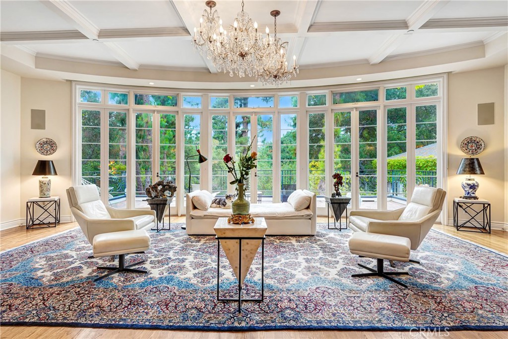 986 Kewen Drive — architectural residence
