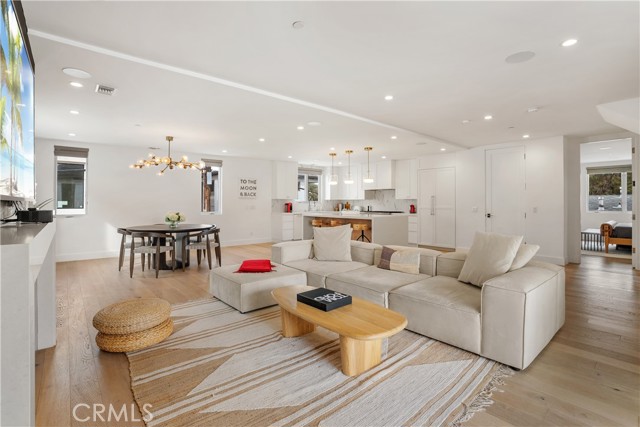 Detail Gallery Image 14 of 47 For 319 1/2 Jasmine, Corona Del Mar,  CA 92625 - 3 Beds | 3/1 Baths