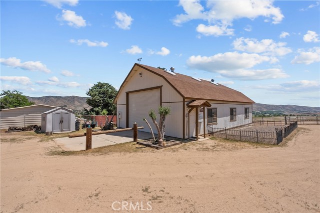 39662 86th W Street, Leona Valley CA: https://media.crmls.org/medias/5e07d0a9-ee4f-4f7d-bad7-361802d1877d.jpg