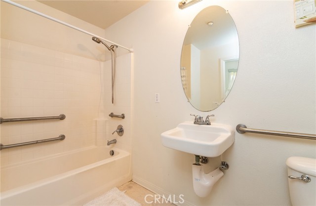 Detail Gallery Image 23 of 39 For 10285 Corte Fina Ln, Bellflower,  CA 90706 - 3 Beds | 3/1 Baths