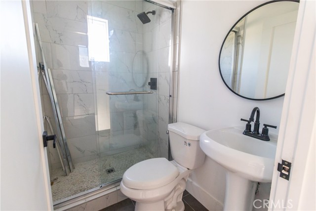 4507 W 18th St Drive, Los Angeles CA: https://media.crmls.org/medias/5e09b563-13bc-432f-91ef-0c67d51b06a6.jpg