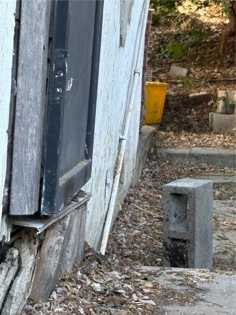 2128 N Marianna Avenue, Los Angeles CA: https://media.crmls.org/medias/5e09ccf4-16d0-4961-95a4-f3e7db10057c.jpg