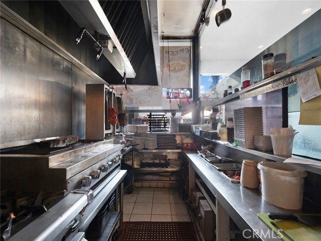 138 N San Fernando Boulevard, Burbank CA: https://media.crmls.org/medias/5e0a36b1-2a66-453a-9f43-5ea7332a64c1.jpg